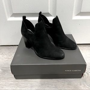 Vince Camuto size 7.5 black booties suede
